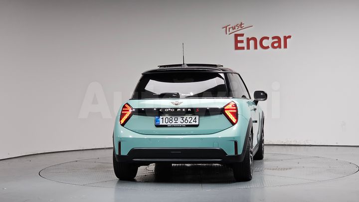Mini Cooper 2026 — 4