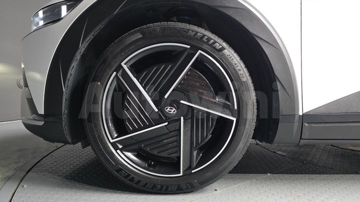 Hyundai Ioniq5 2025 — 5