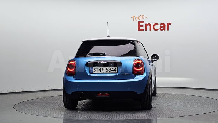 Mini Cooper 2018 — 3
