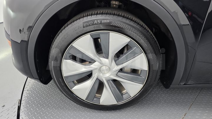 Tesla Model Y 2022 — 5