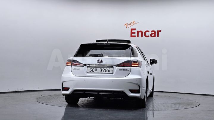 Lexus CT200h 2016 — 4