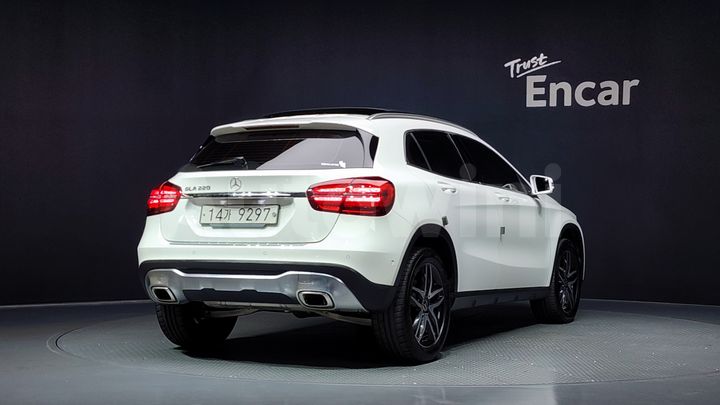Mercedes-Benz GLA Class 2019 — 2