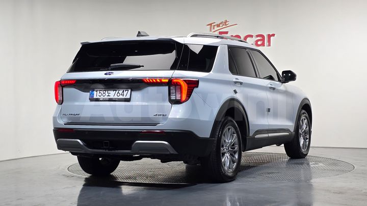 Ford Explorer 2025 — 3