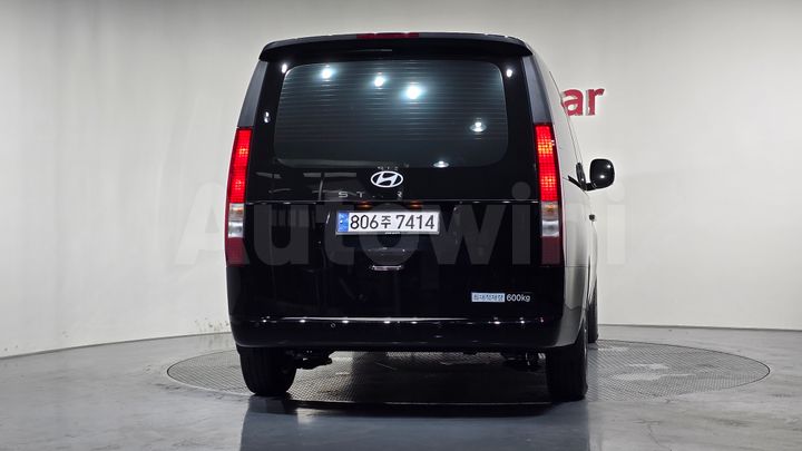 Hyundai Staria 2025 — 3