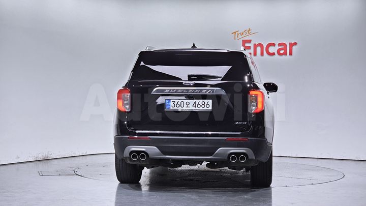 Ford Explorer 2022 — 4