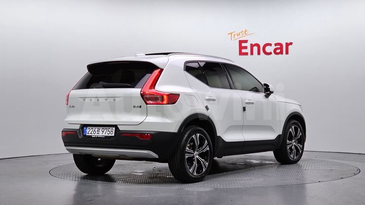 Volvo XC40 2022 — 2