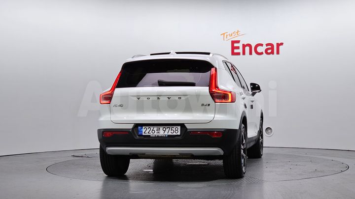 Volvo XC40 2022 — 4