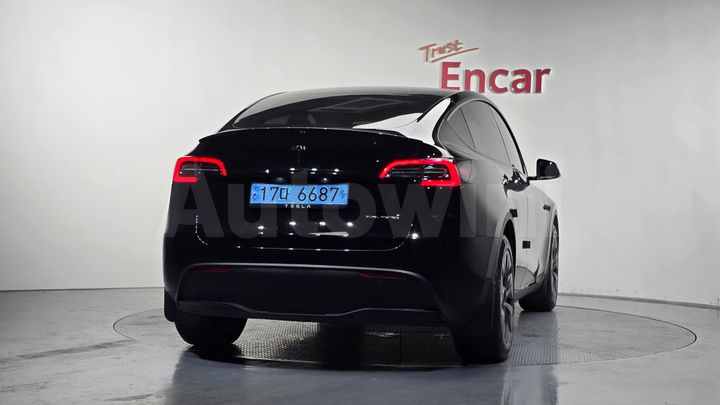 Tesla Model Y 2024 — 5