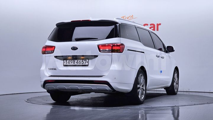 Kia Carnival 2017 — 2