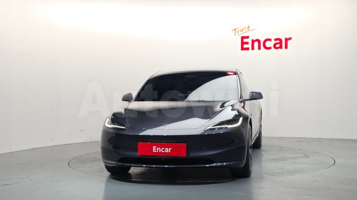 Tesla Model 3 2026 — 3