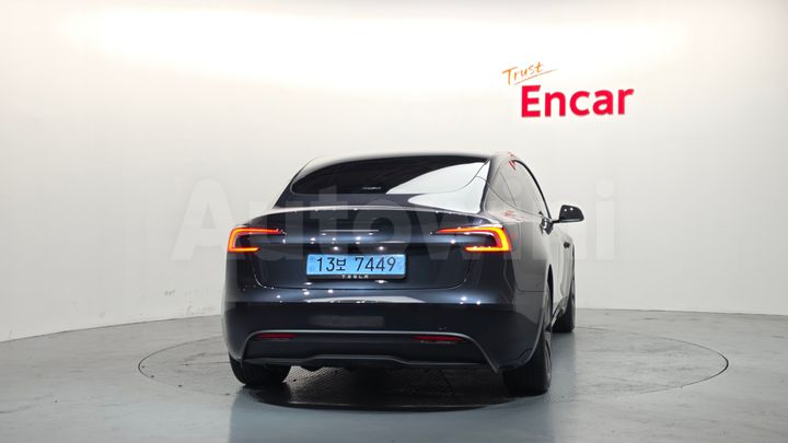 Tesla Model 3 2026 — 4