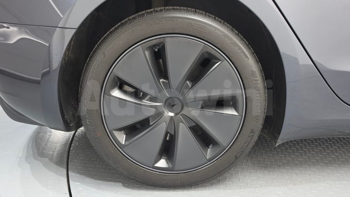Tesla Model 3 2026 — 5