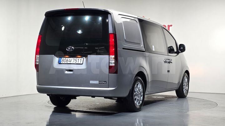 Hyundai Staria 2023 — 2