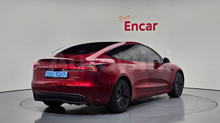 Tesla Model 3 2024 — 2