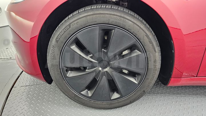 Tesla Model 3 2024 — 5