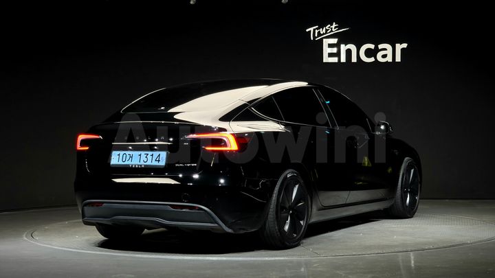 Tesla Model 3 2024 — 2