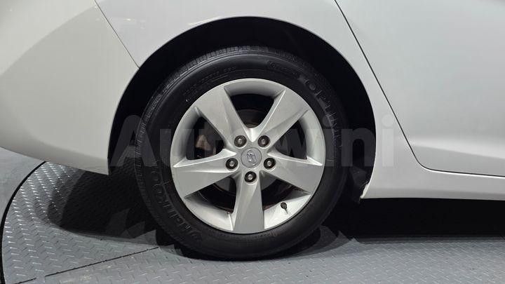 Hyundai Avante 2011 — 5