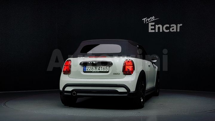 Mini Cooper Convertible 2024 — 4