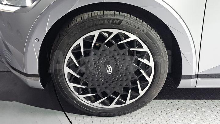 Hyundai Ioniq5 2022 — 5