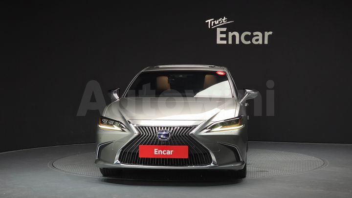 Lexus ES 2021 — 3