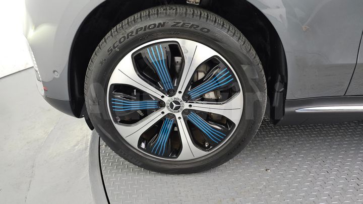 Mercedes-Benz EQC 2020 — 5