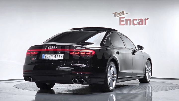 Audi S8