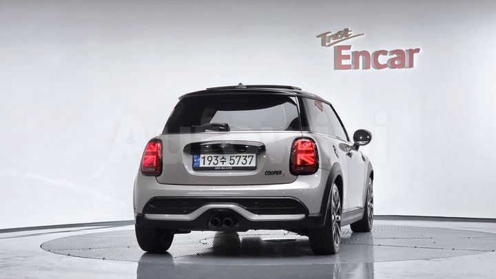 Mini Cooper 2023 — 3