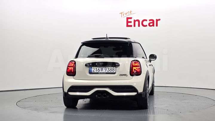 Mini Cooper 2023 — 4