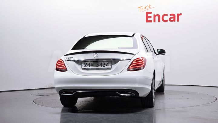 Mercedes-Benz C Class 2018 — 3