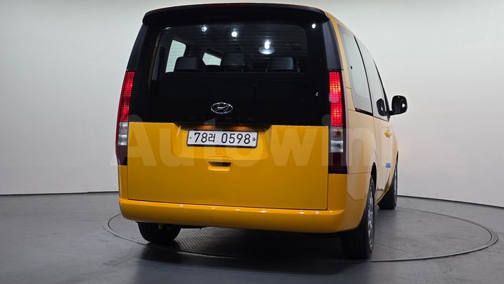 Hyundai Staria 2022 — 4