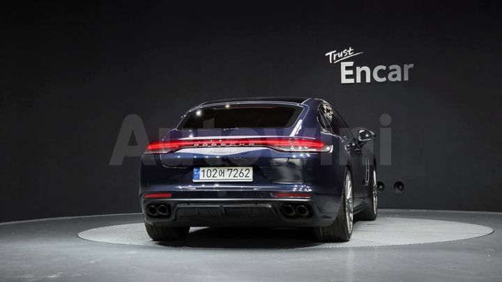 Porsche Panamera 2023 — 4