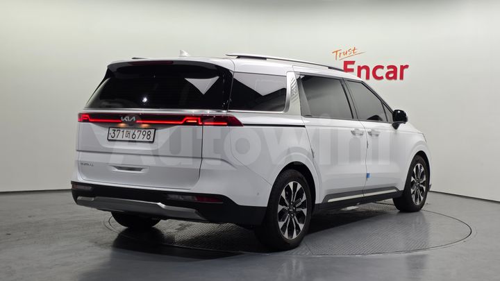 Kia Carnival 2023 — 2
