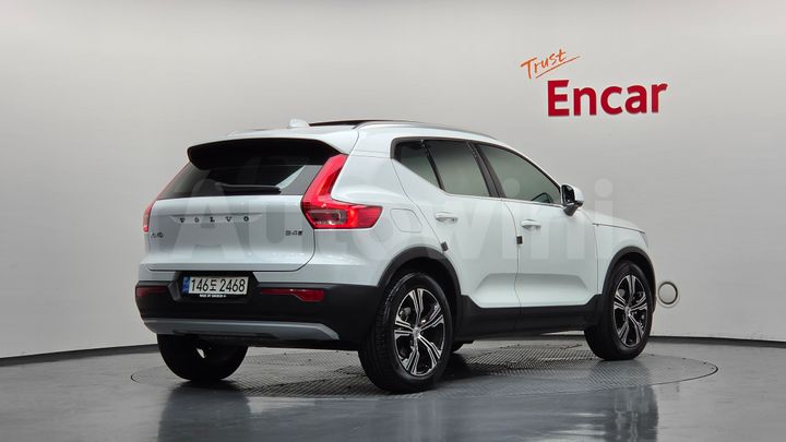 Volvo XC40 2022 — 2
