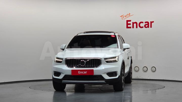 Volvo XC40 2022 — 3