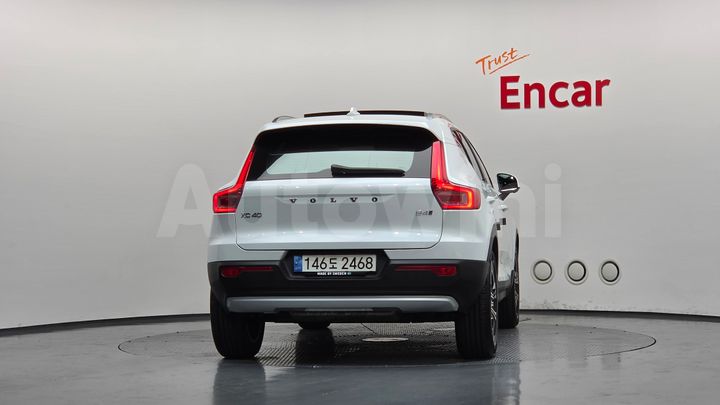 Volvo XC40 2022 — 4