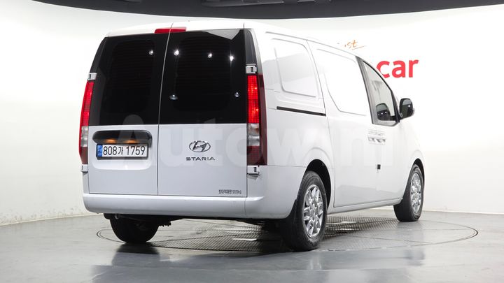 Hyundai Staria 2023 — 2