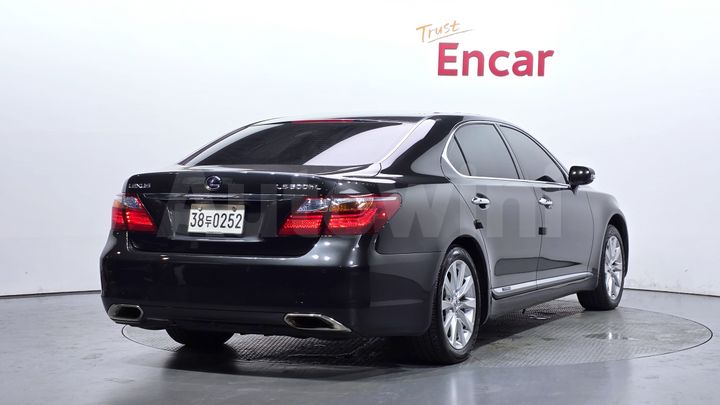 Lexus LS 2010 — 2