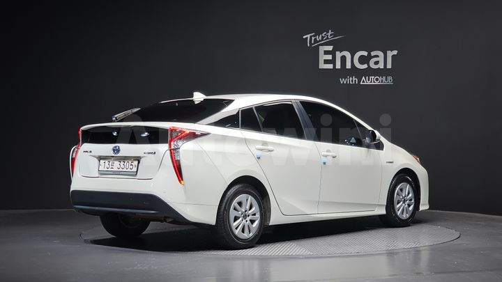Toyota Prius 2017 — 2