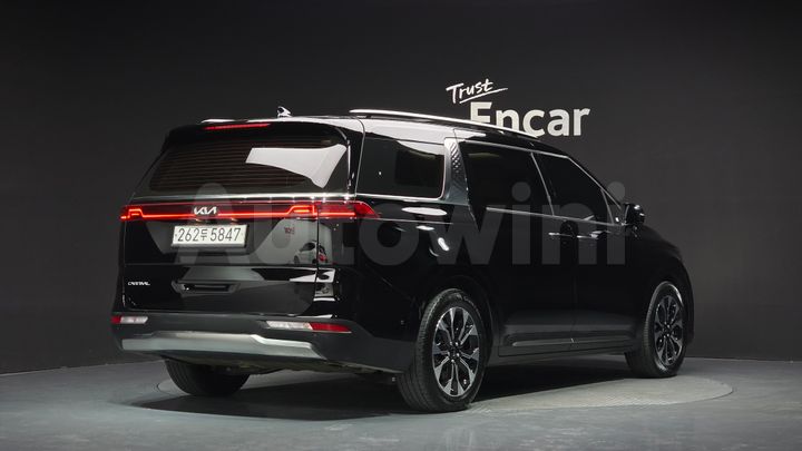Kia Carnival 2023 — 2