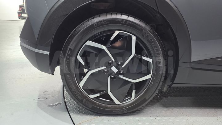 Hyundai Ioniq5 2023 — 5