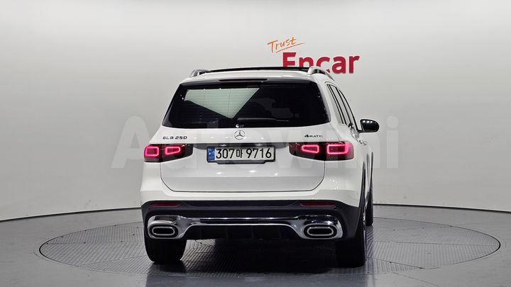 Mercedes-Benz GLB Class 2021 — 4