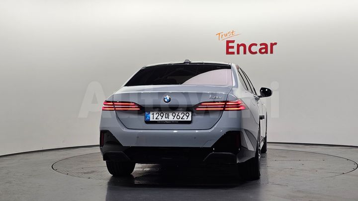 BMW 5 Series 2025 — 4