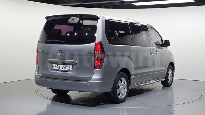 Hyundai Starex 2016 — 2