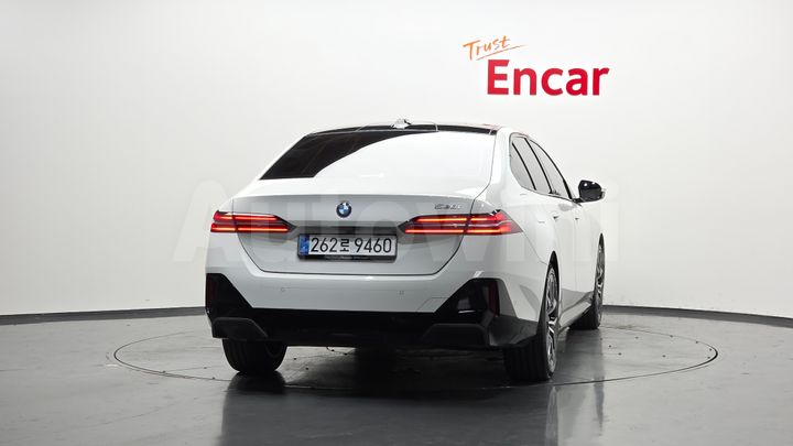 BMW 5 Series 2026 — 4