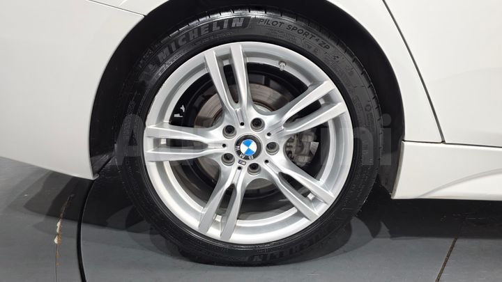 BMW 3 Series 2018 — 5