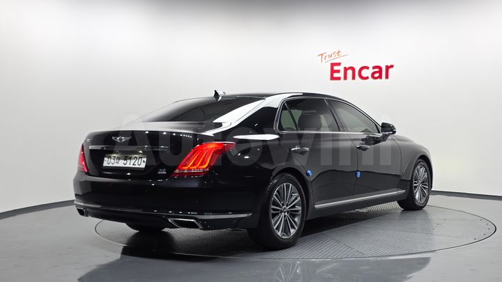 Genesis EQ900 2018 — 2