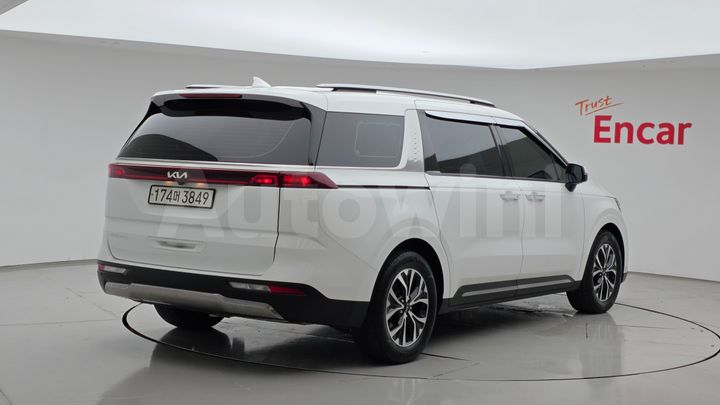 Kia Carnival 2023 — 2