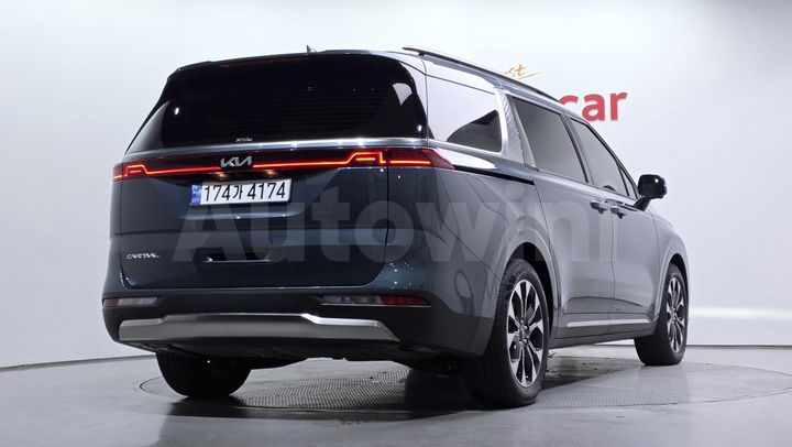Kia Carnival 2023 — 2