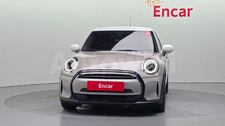 Mini Cooper 2024 — 3