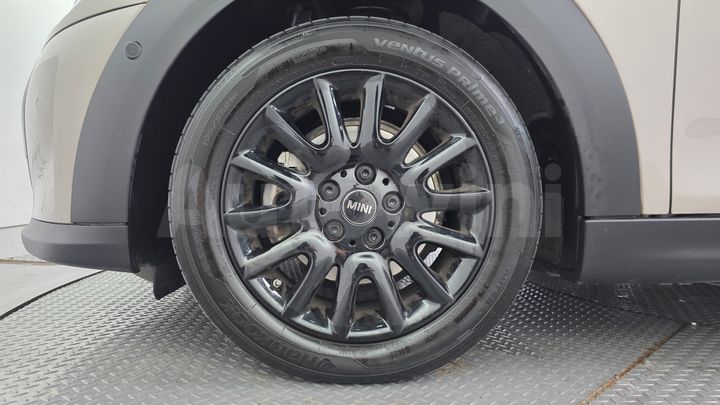 Mini Cooper 2024 — 5